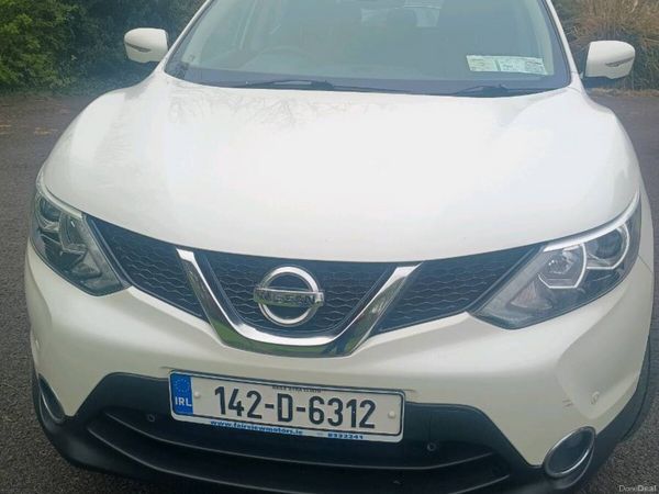 Nissan Qashqai Hatchback, Diesel, 2014, White