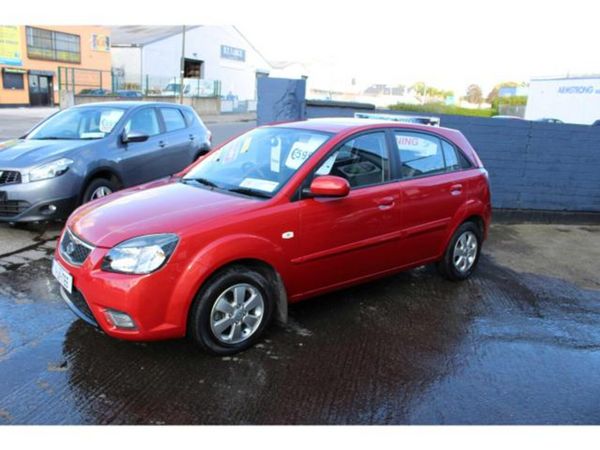 Kia Rio Hatchback, Diesel, 2011, Red