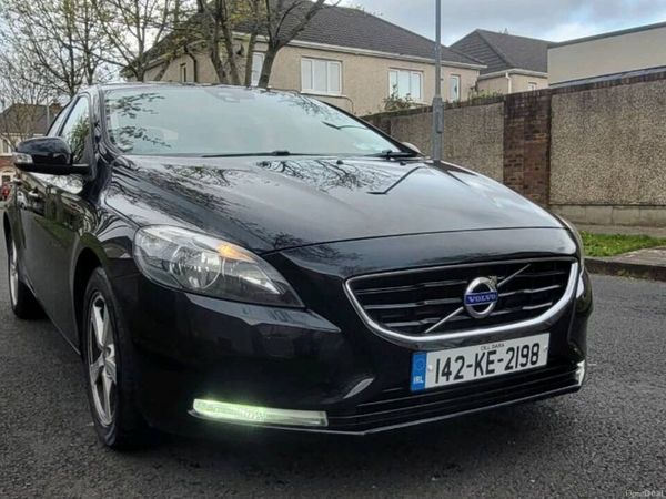 Volvo V40 Hatchback, Diesel, 2014, Black