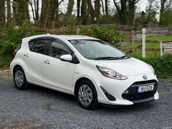 Toyota Aqua Hatchback, Petrol Hybrid, 2019, White