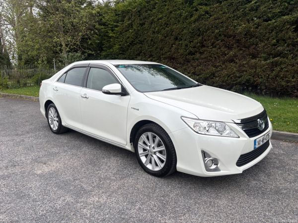 Toyota Camry Saloon, Petrol Hybrid, 2014, White