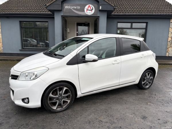 Toyota Yaris Hatchback, Petrol, 2014, White