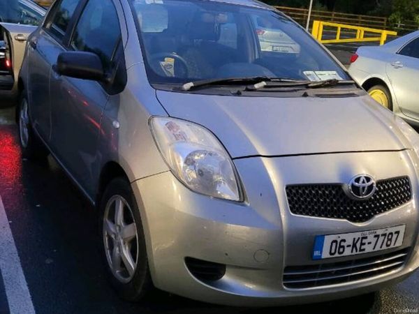 Toyota Yaris Hatchback, Petrol, 2006, Silver