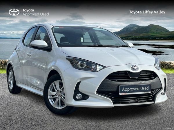 Toyota Yaris Hatchback, Petrol Hybrid, 2023, White