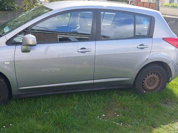 Nissan Tiida Hatchback, Petrol, 2008, Grey