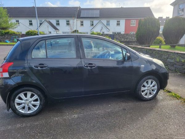 Toyota Yaris Hatchback, Petrol, 2011, Black