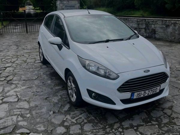 Ford Fiesta Hatchback, Petrol, 2015, White