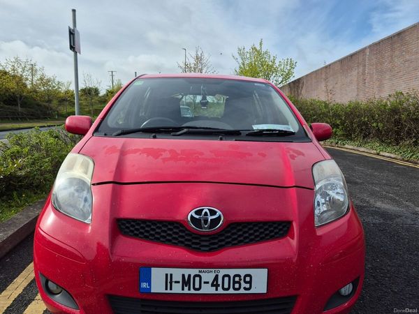 Toyota Yaris Hatchback, Petrol, 2011, Red