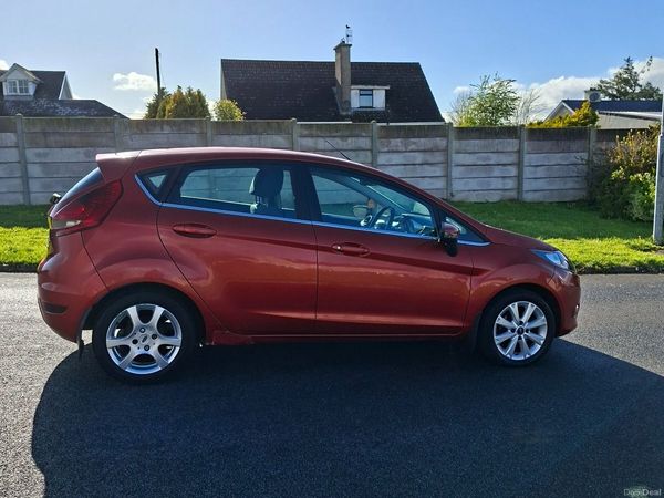 Ford Fiesta Hatchback, Diesel, 2009, Red