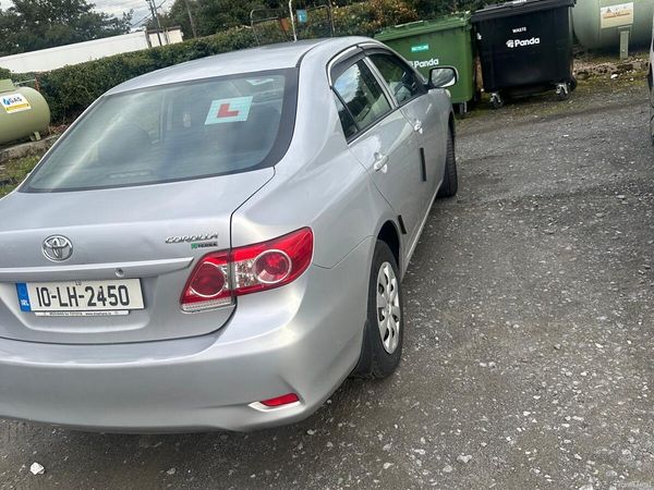 Toyota Corolla Saloon, Petrol, 2010, Silver