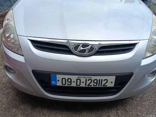 Hyundai i20 Hatchback, Petrol, 2009, Silver
