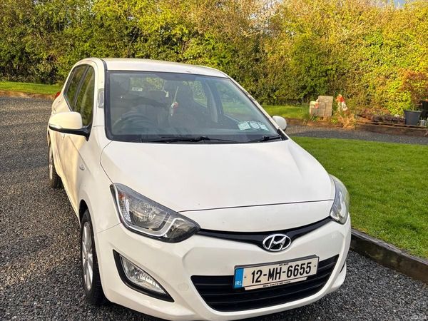 Hyundai i20 Hatchback, Petrol, 2012, White