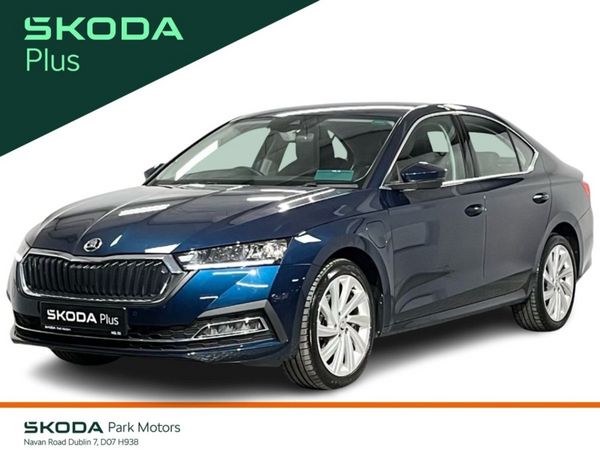 Skoda Octavia Saloon, Petrol Plug-in Hybrid, 2023, Blue