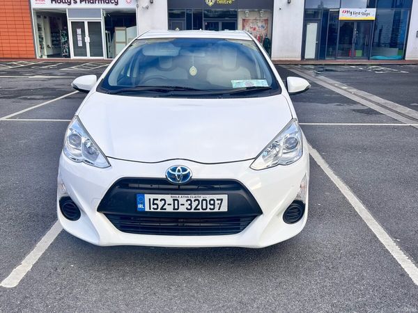 Toyota Aqua Hatchback, Petrol Hybrid, 2015, White