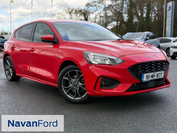 Ford Focus Hatchback, Petrol, 2019, Red