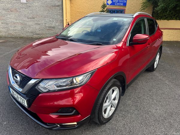 Nissan Qashqai MPV, Petrol, 2018, Red