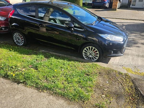 Ford Fiesta Hatchback, Petrol, 2013, Black