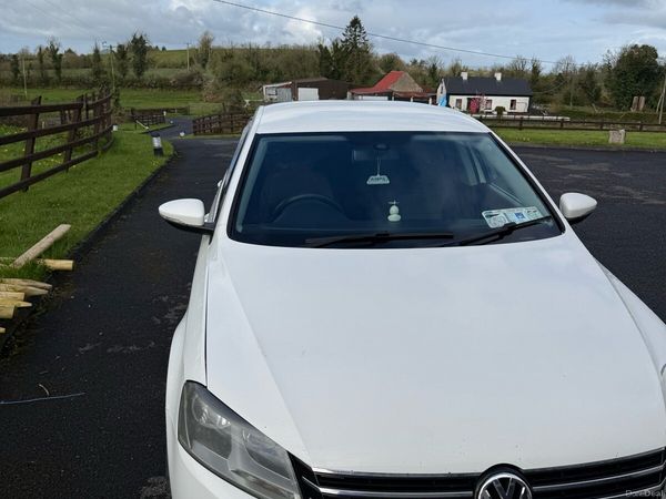 Volkswagen Passat Saloon, Diesel, 2012, White