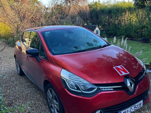 Renault Clio Hatchback, Petrol, 2015, Red