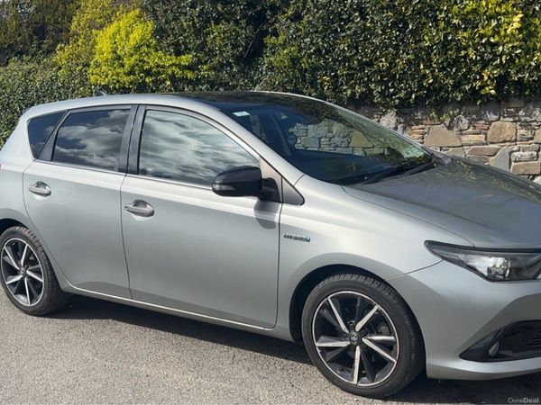Toyota Auris MPV, Petrol Hybrid, 2018, Grey