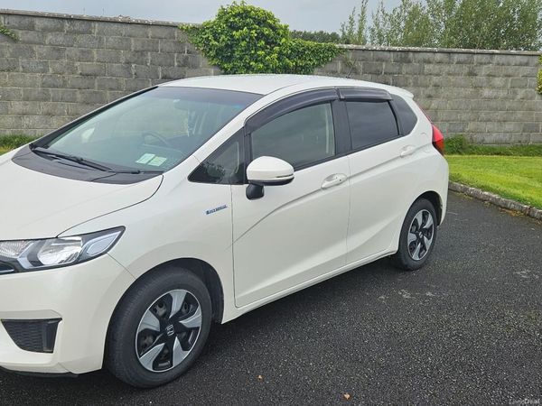 Honda Fit Hatchback, Petrol Hybrid, 2016, White