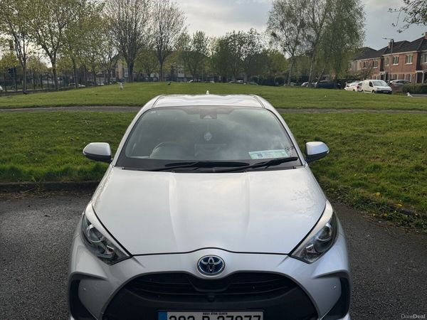 Toyota Yaris Hatchback, Petrol Hybrid, 2020, Silver