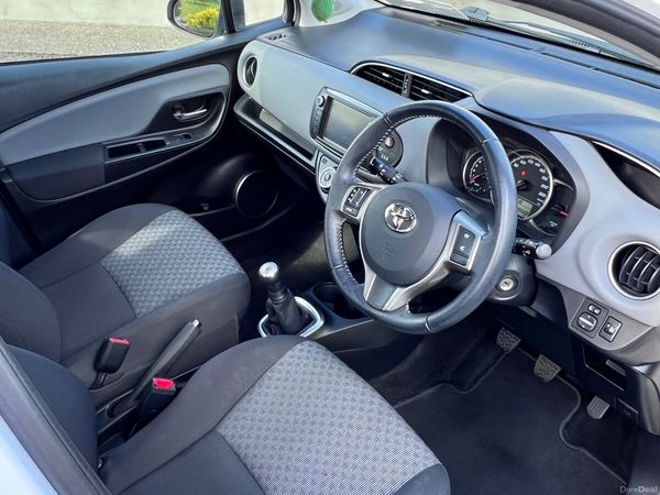 Toyota Yaris Hatchback, Petrol, 2015, White