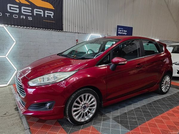 Ford Fiesta Hatchback, Petrol, 2014, Red