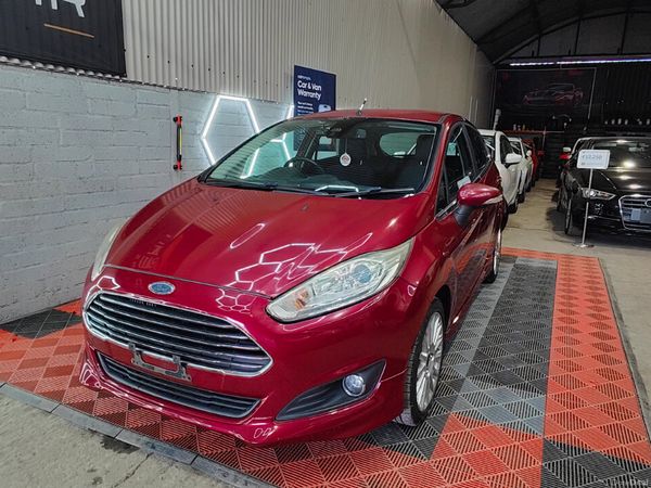 Ford Fiesta Hatchback, Petrol, 2014, Red