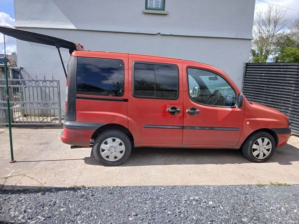 Fiat Doblo MPV, Diesel, 2005, Red