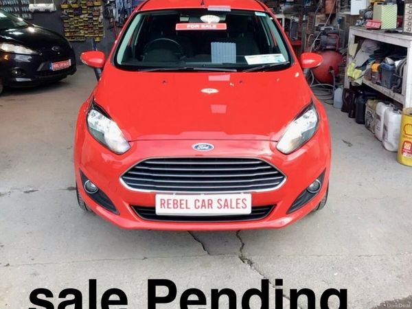 Ford Fiesta Hatchback, Petrol, 2014, Red