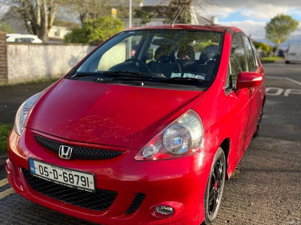 Honda Jazz Hatchback, Petrol, 2005, Red