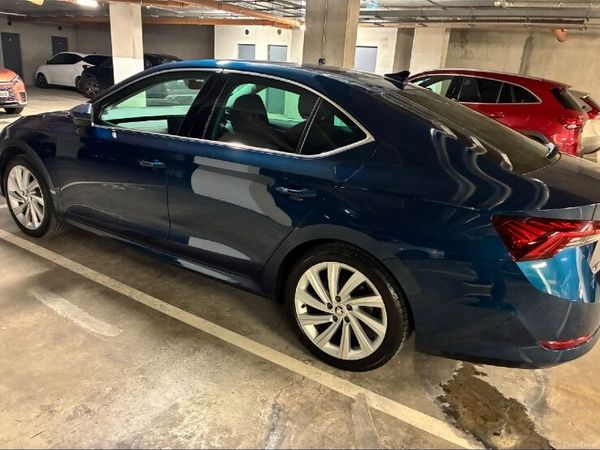Skoda Octavia Saloon, Diesel, 2024, Blue