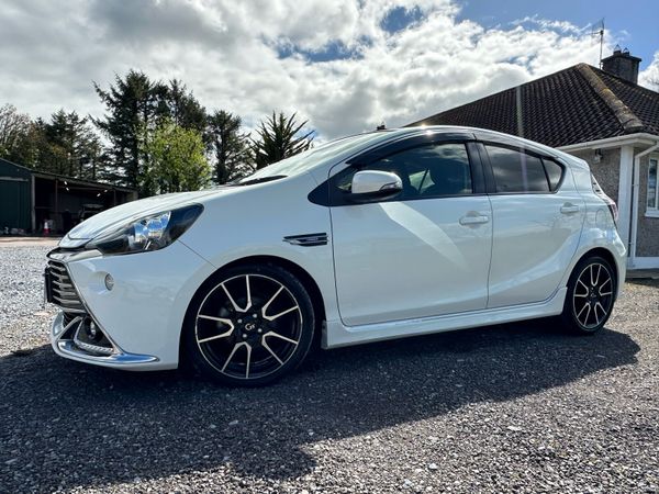 Toyota Aqua Hatchback, Petrol Hybrid, 2015, White