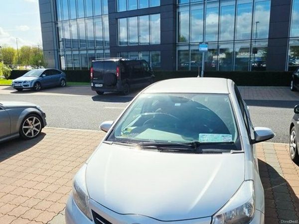 Toyota Yaris Hatchback, Petrol, 2011, Silver