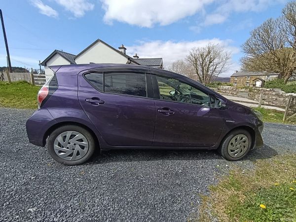 Toyota Aqua Hatchback, Petrol Hybrid, 2018, Purple
