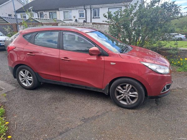 Hyundai ix35 SUV, Diesel, 2011, Red