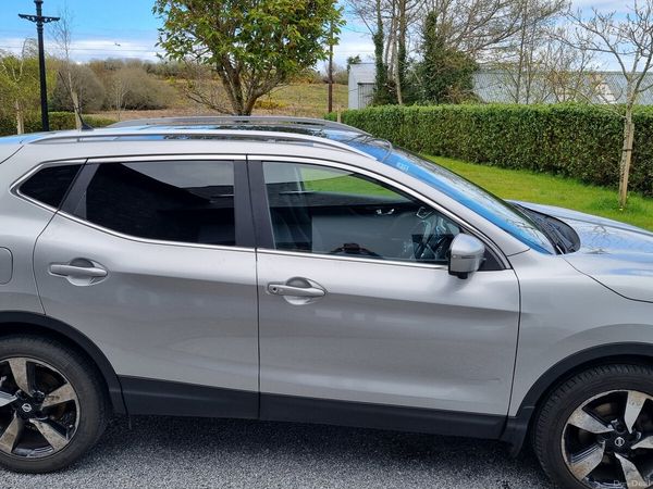 Nissan Qashqai Hatchback, Diesel, 2016, Silver