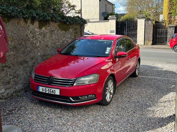 Volkswagen Passat Saloon, Diesel, 2011, Red