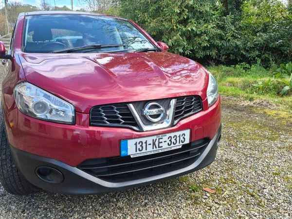 Nissan Qashqai Hatchback, Diesel, 2013, Red