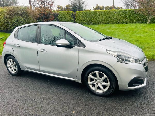 Peugeot 208 Hatchback, Diesel, 2017, Grey