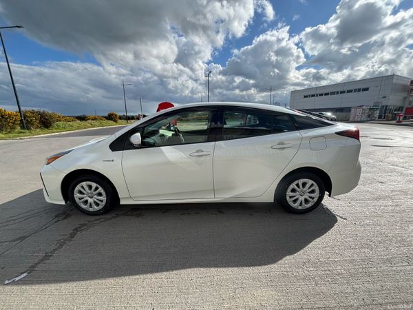 Toyota Prius Hatchback, Petrol Hybrid, 2019, White