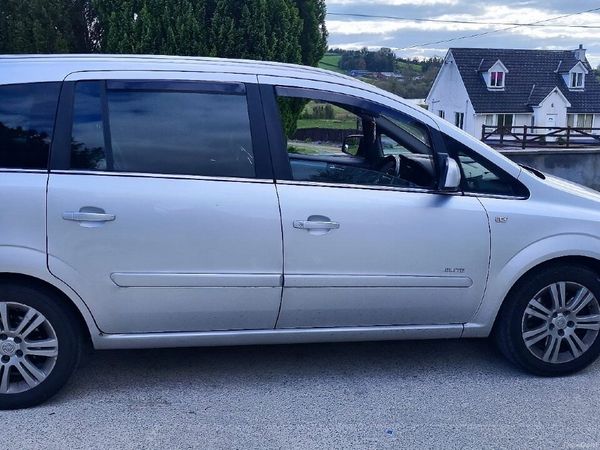 Vauxhall Zafira MPV, Diesel, 2011, Silver