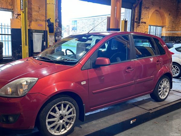 Ford Fiesta Hatchback, Petrol, 2008, Red