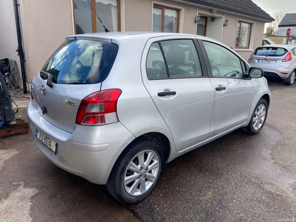 Toyota Yaris Hatchback, Petrol, 2011, Silver