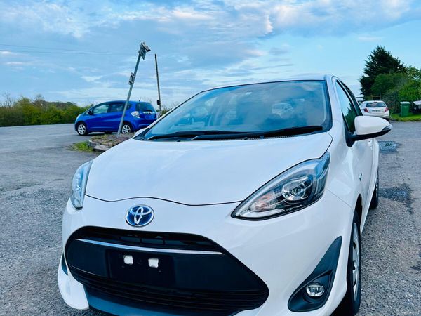 Toyota Aqua Hatchback, Petrol Hybrid, 2018, White