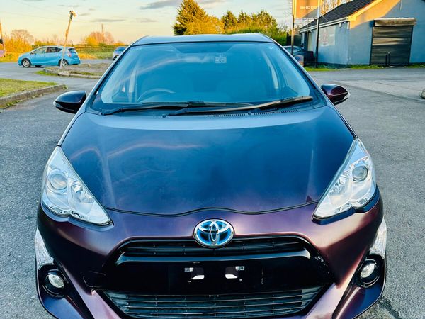 Toyota Aqua Hatchback, Petrol Hybrid, 2015, Purple