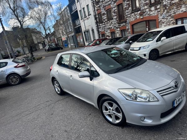 Toyota Auris Hatchback, Diesel, 2010, Silver