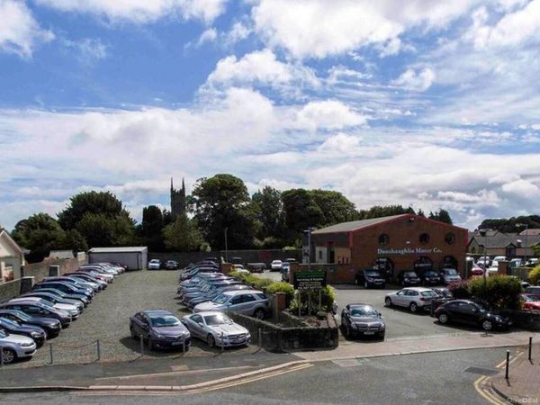 Volkswagen Touran MPV, Petrol, 2016, Black