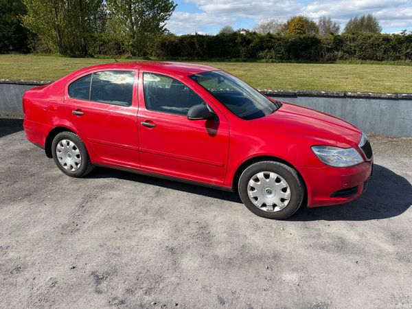 Skoda Octavia Hatchback, Diesel, 2011, Red